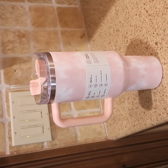 NWT IN BOX STANLEY PINK TYE DYE 40 OZ TUMBLER LIMITED EDITION COLOR. - Picture 2 of 7